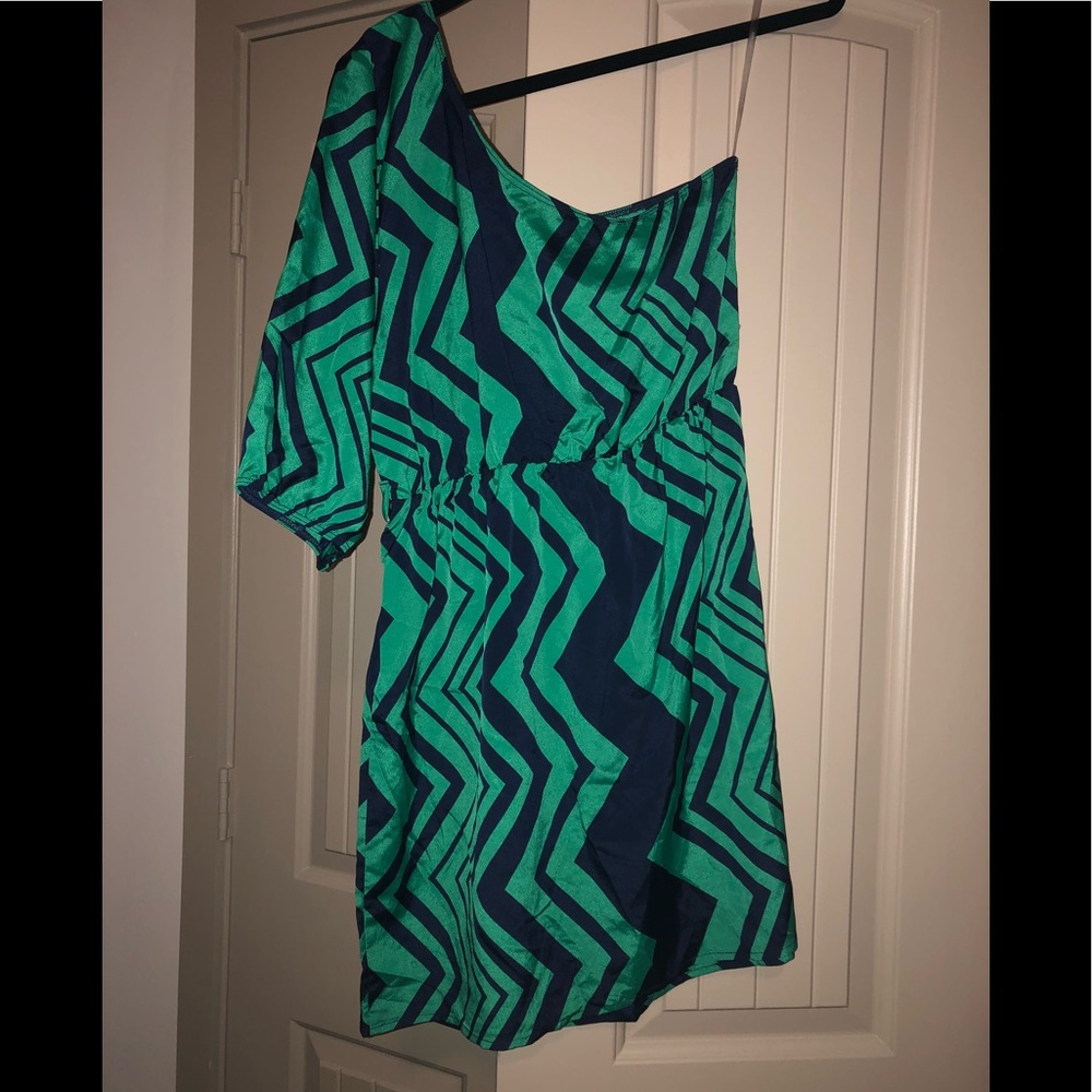 One sleeve dress